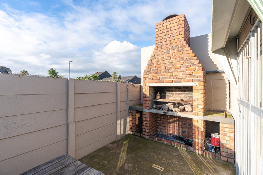 3 Bedroom Property for Sale in Bothasig Western Cape